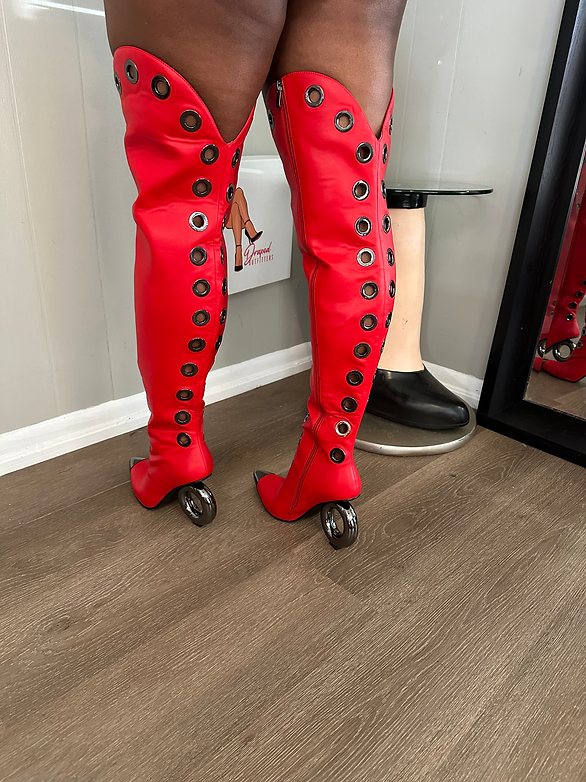 CIRCULAR HEEL LEATHER BOOT