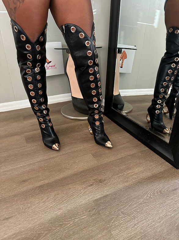 CIRCULAR HEEL LEATHER BOOT